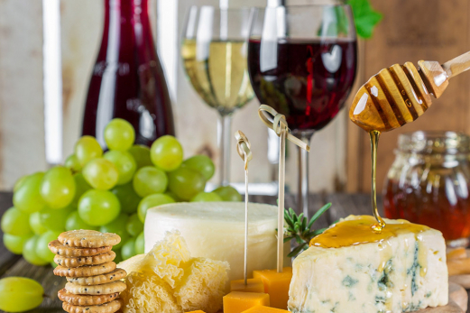 Víno a syr- dokonalý francúzsky večer